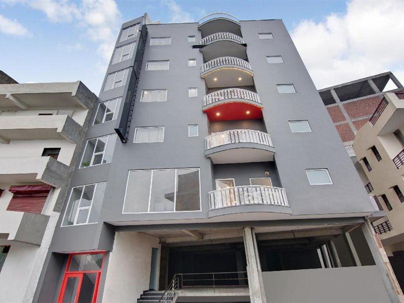 Townhouse Sector 49 Near Logix City Centre Ноида Екстериор снимка