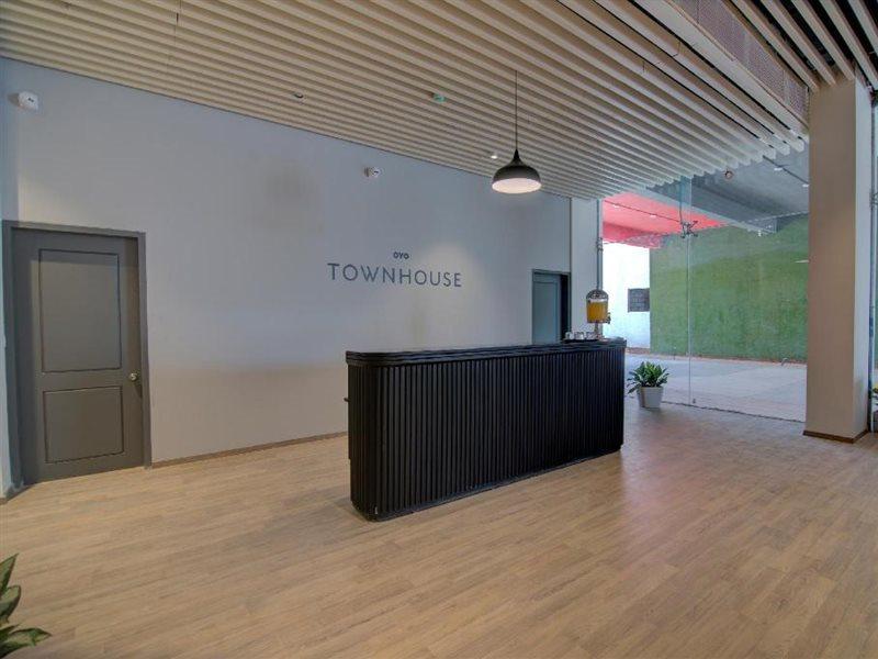 Townhouse Sector 49 Near Logix City Centre Ноида Екстериор снимка