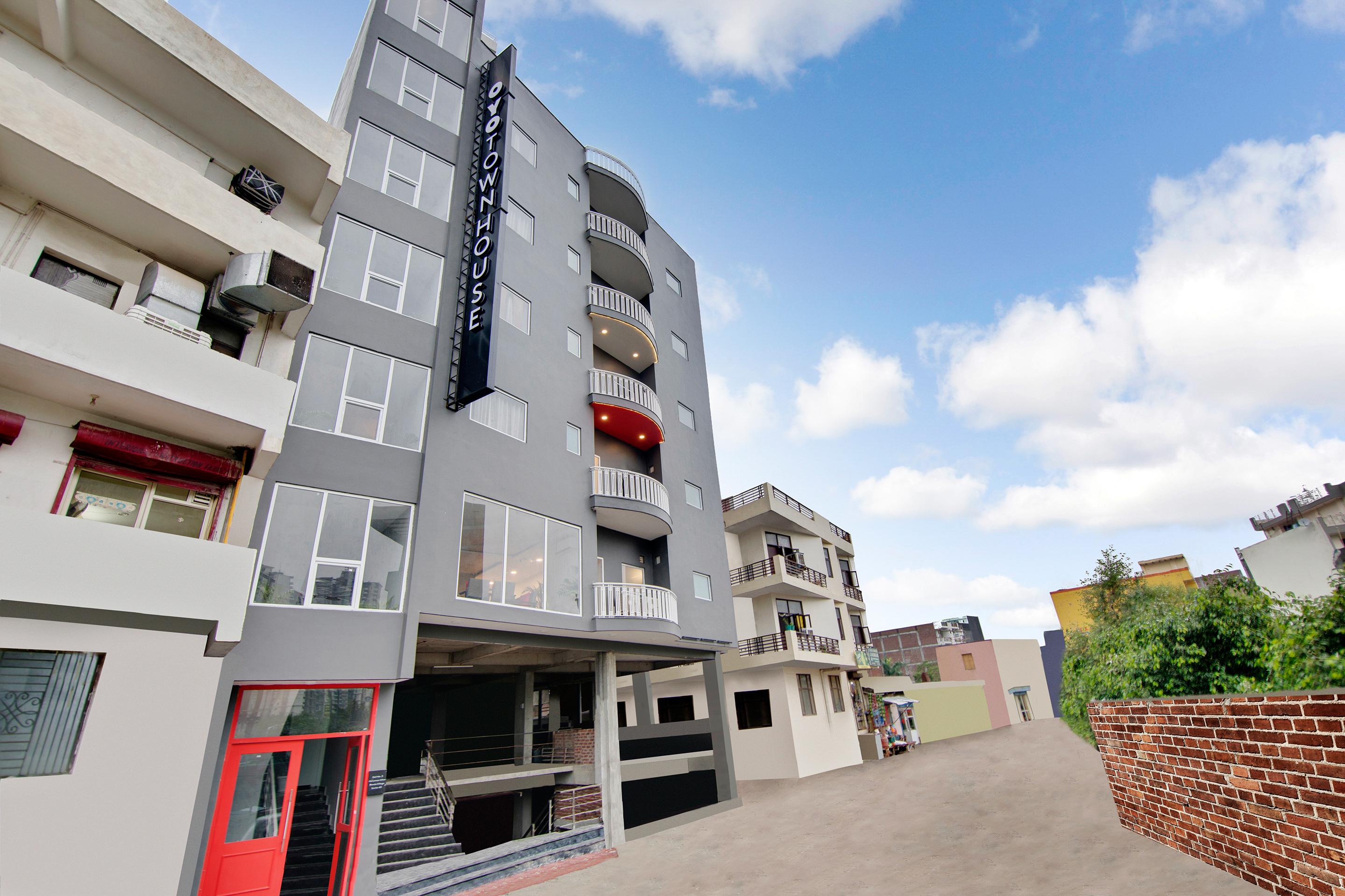 Townhouse Sector 49 Near Logix City Centre Ноида Екстериор снимка