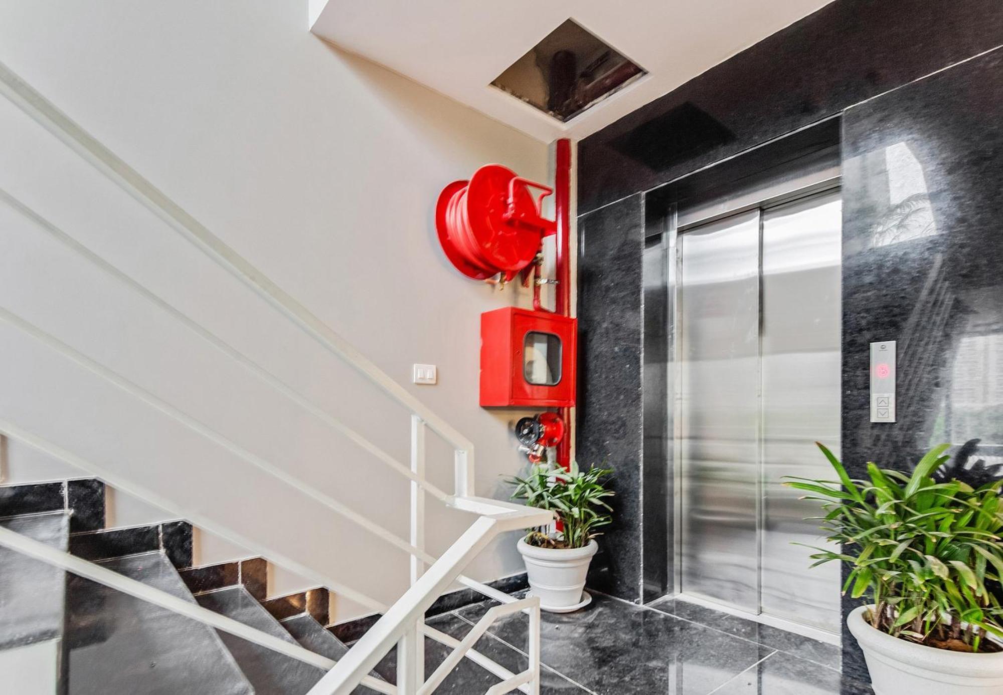 Townhouse Sector 49 Near Logix City Centre Ноида Екстериор снимка