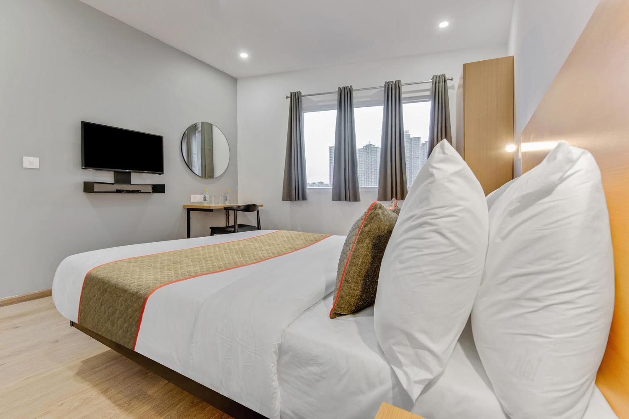 Townhouse Sector 49 Near Logix City Centre Ноида Екстериор снимка