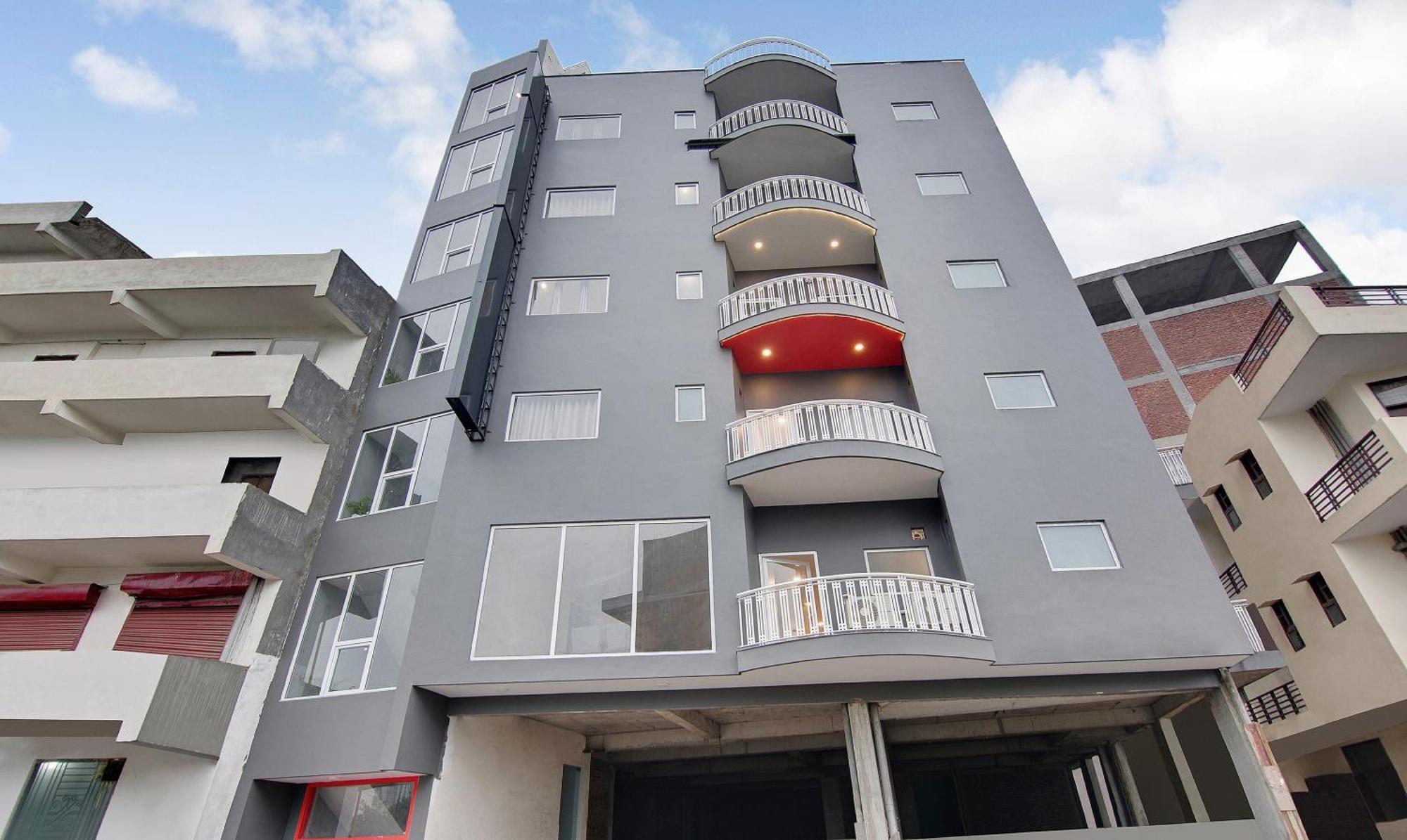Townhouse Sector 49 Near Logix City Centre Ноида Екстериор снимка