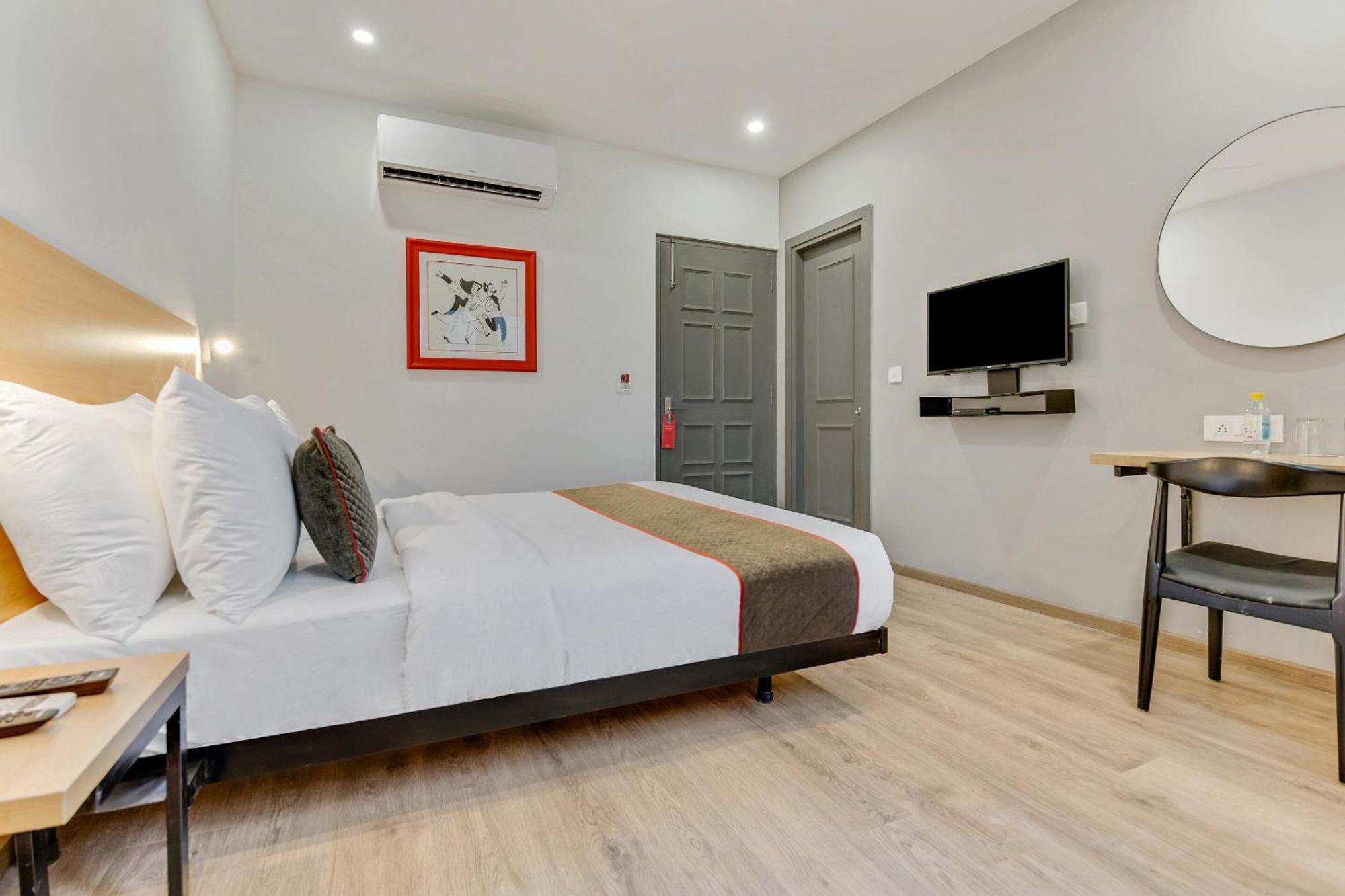 Townhouse Sector 49 Near Logix City Centre Ноида Екстериор снимка