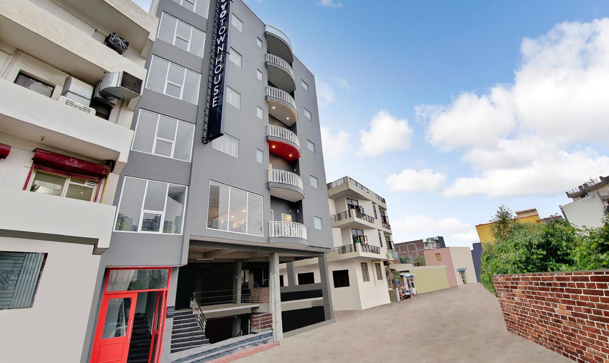 Townhouse Sector 49 Near Logix City Centre Ноида Екстериор снимка