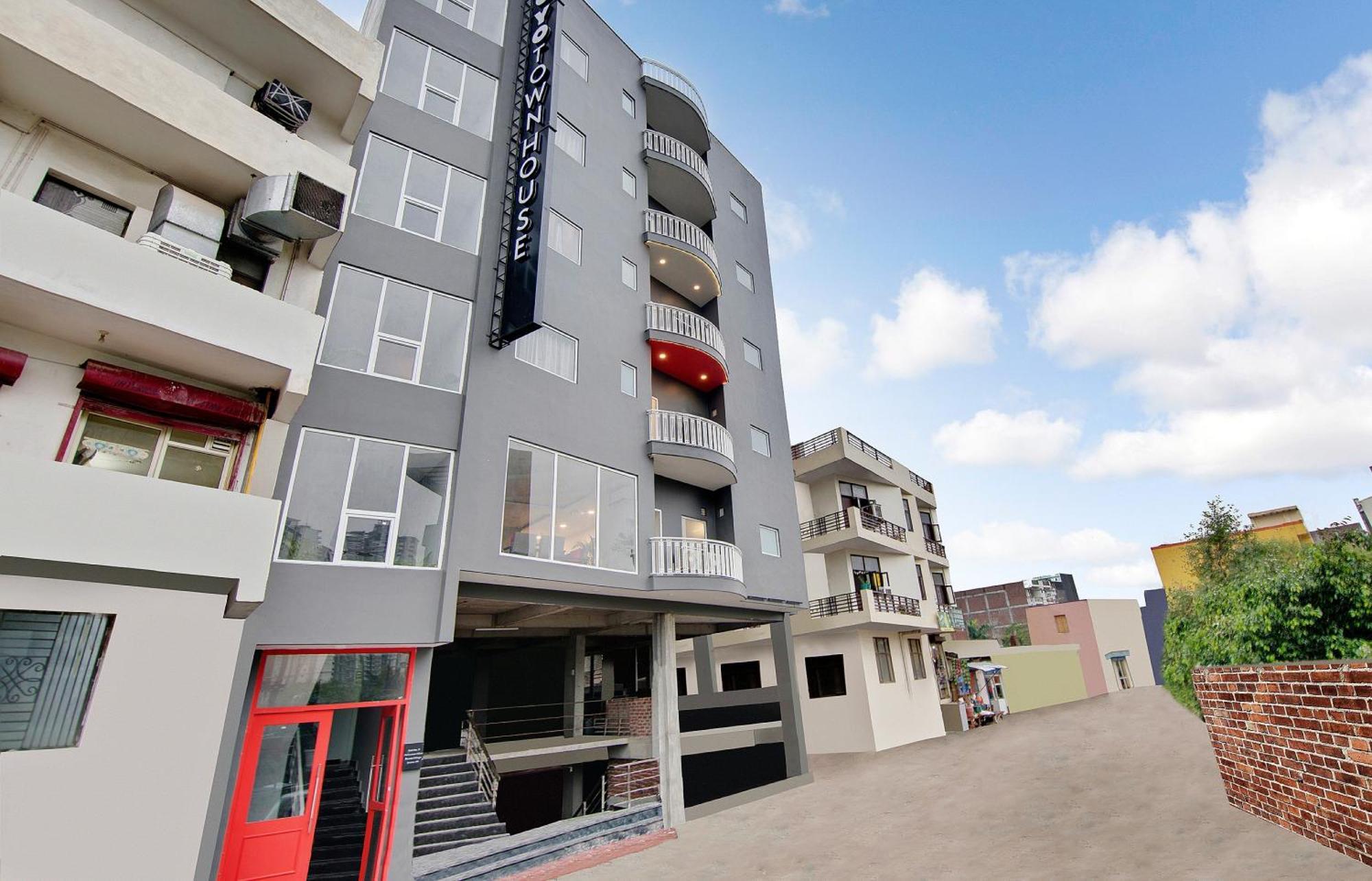 Townhouse Sector 49 Near Logix City Centre Ноида Екстериор снимка