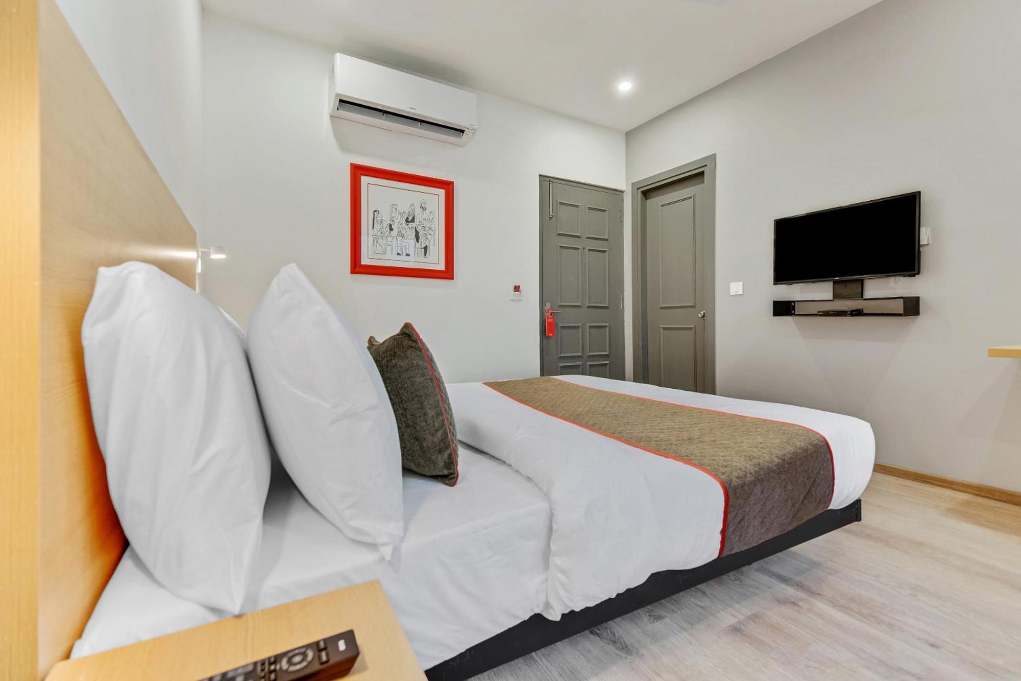 Townhouse Sector 49 Near Logix City Centre Ноида Екстериор снимка