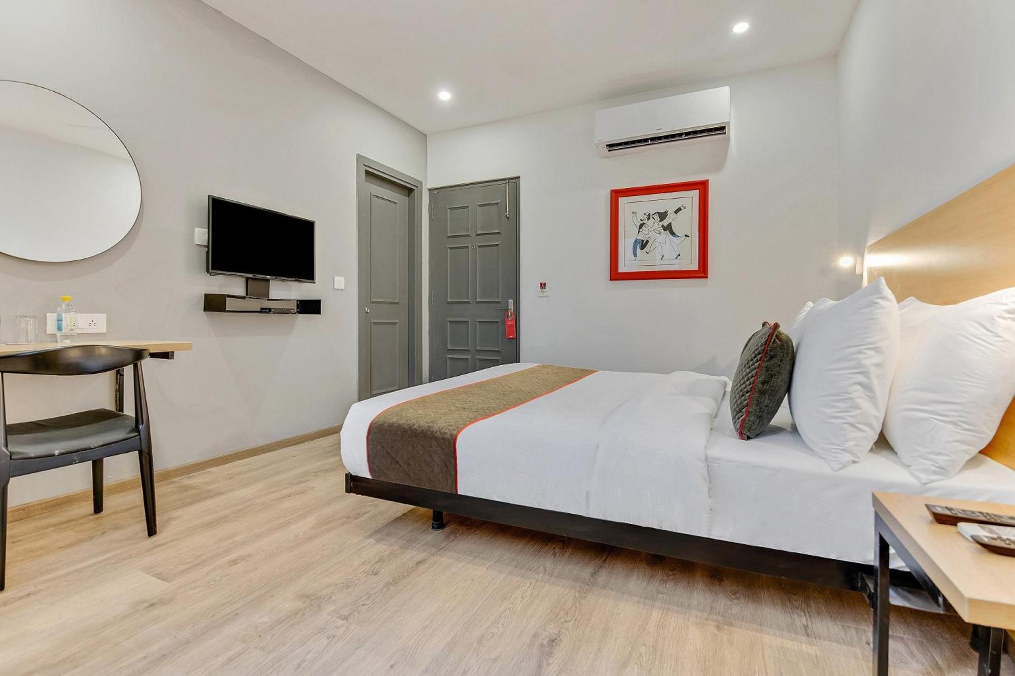 Townhouse Sector 49 Near Logix City Centre Ноида Екстериор снимка